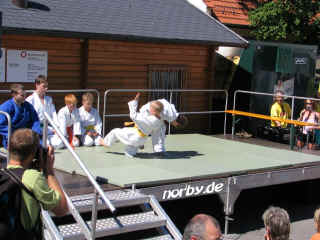 bett-2-7-06-8-12.jpg (127102 Byte)