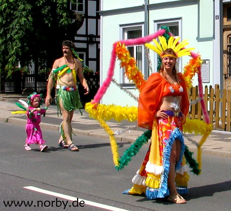 Umzug der geschm�ckten Betten