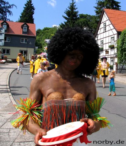Umzug der geschm�ckten Betten