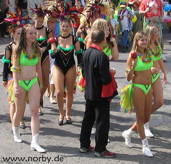 Umzug der geschm�ckten Betten